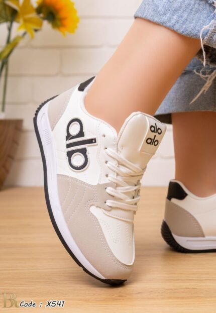 سنيكر حريمي براند alo